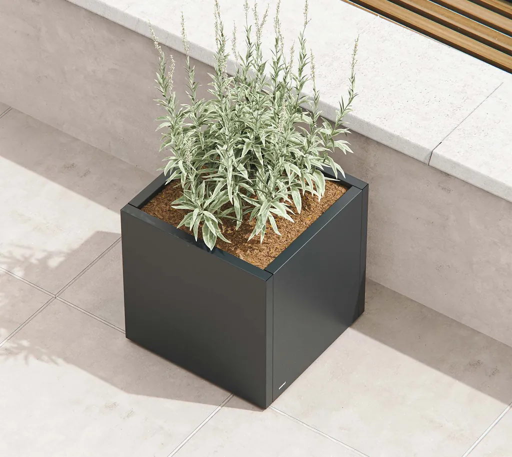 Herstera Garden kovinski cvetlični lonec Cube 2